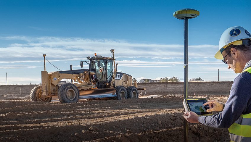 WBA52963_SITECH_Earthworks_Family_Campaign_Web_Slider_TC271_1920X580px_0619-848x480 A CAT grader using Earthworks technology on a job site